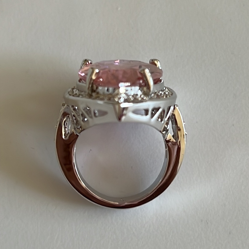 Pink simulated rose quartz and CZ statement cocktail ring - Picture 2 of 3